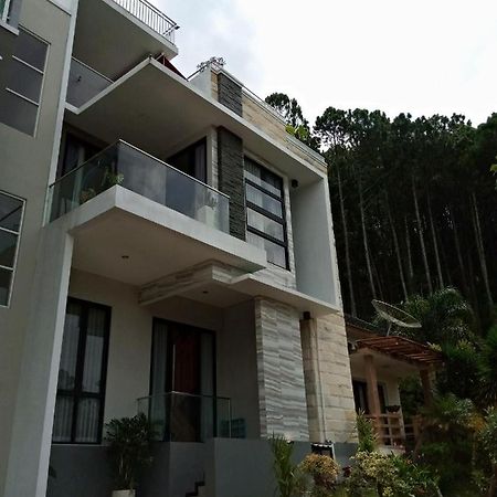 Villa Valencia Batu  Exterior photo