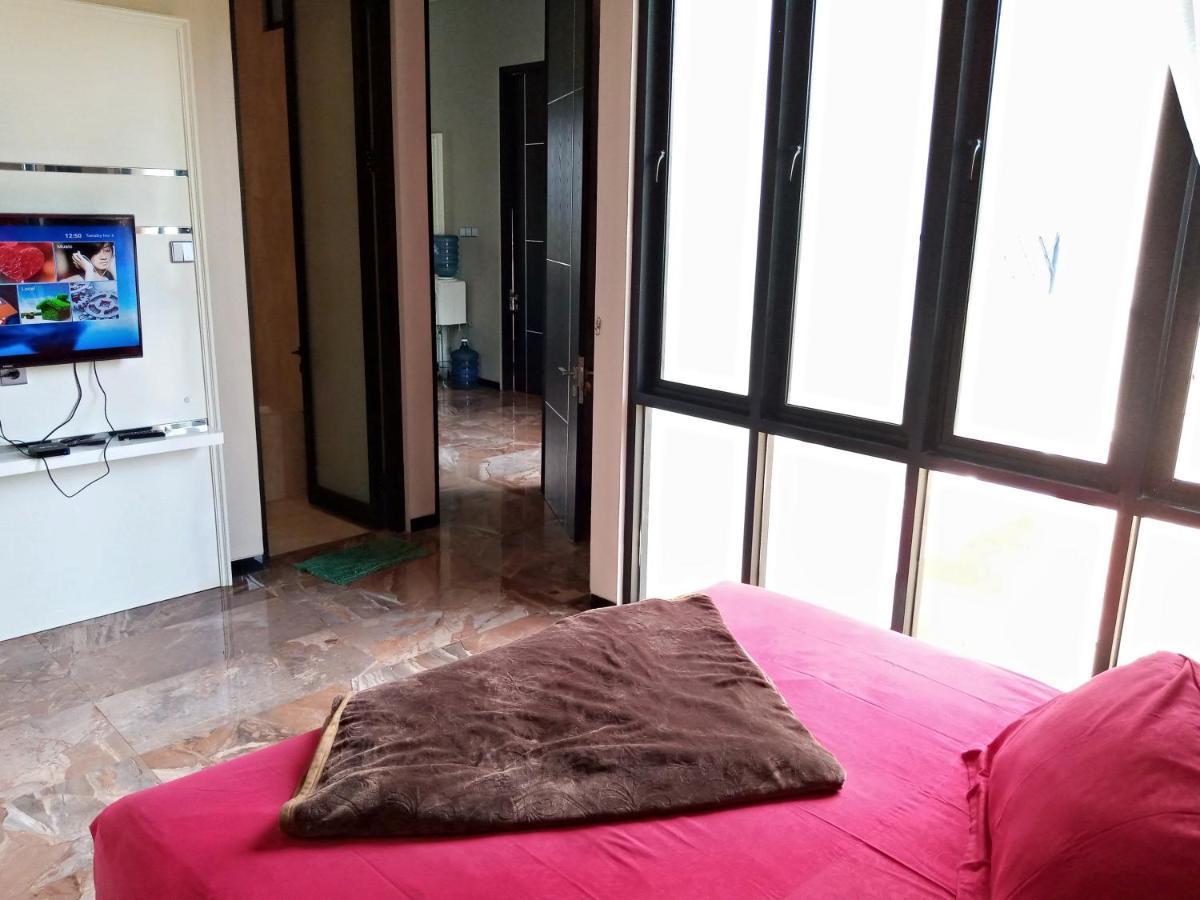 Villa Valencia Batu  Exterior photo